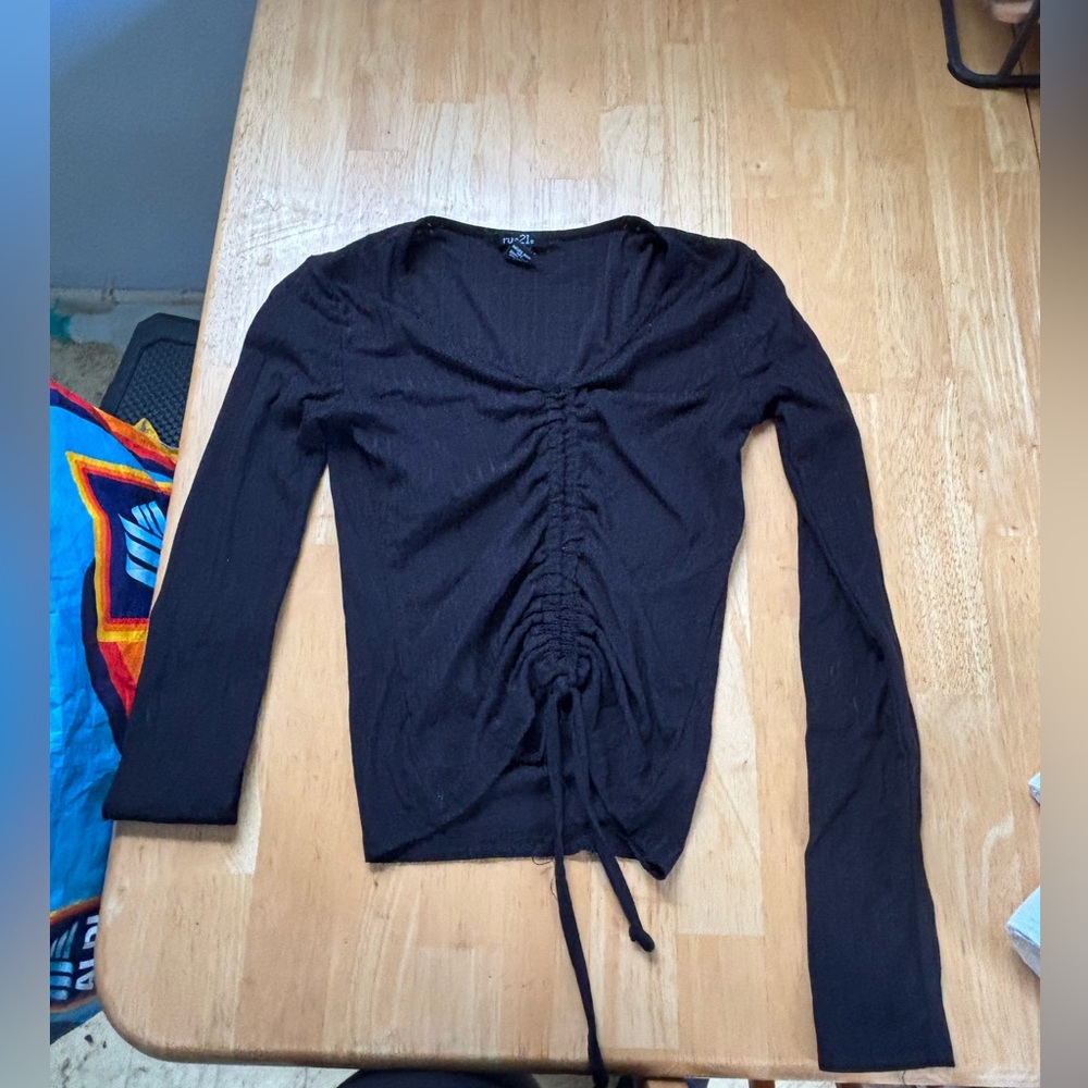 Size XS womens Rue21 Black Ruched Long Sleeve crop top
